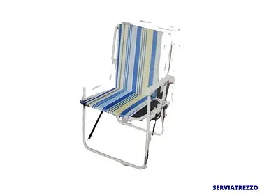 Una silla plegable de rayas azules y blancas sobre un fondo blanco.
