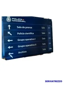 Un cartel que dice policía nacional.