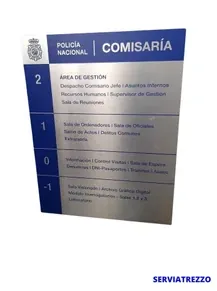 Un cartel de la Comisión Nacional de Policía muestra los niveles del edificio.