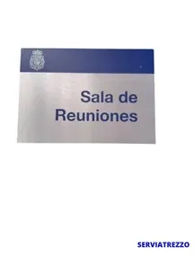 A sign that says sala de reuniones on it