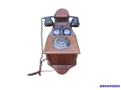 Un teléfono de madera con las palabras serviatrizzo en la parte inferior.