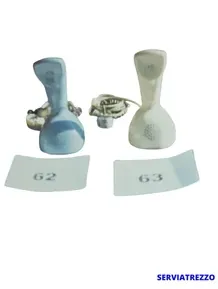 Dos teléfonos con los números 62 y 63.