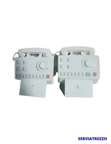 Un par de cajas blancas con la palabra serviatrezzo en la parte inferior.