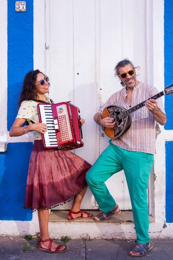 Deux musiciens qui chantent