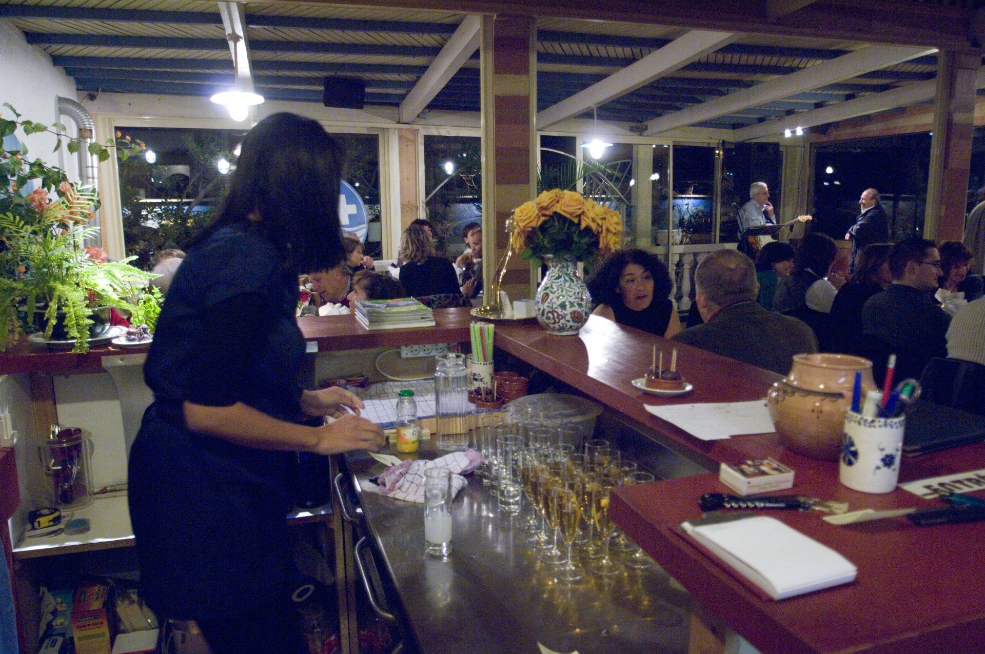 Côté bar du restaurant Le BOUZOUKI