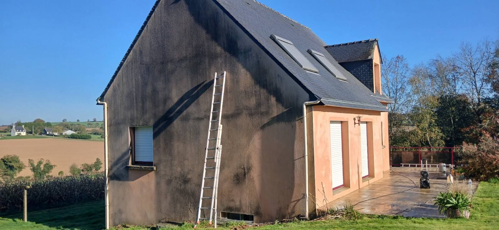 Façade d'une maison bretonne après travaux