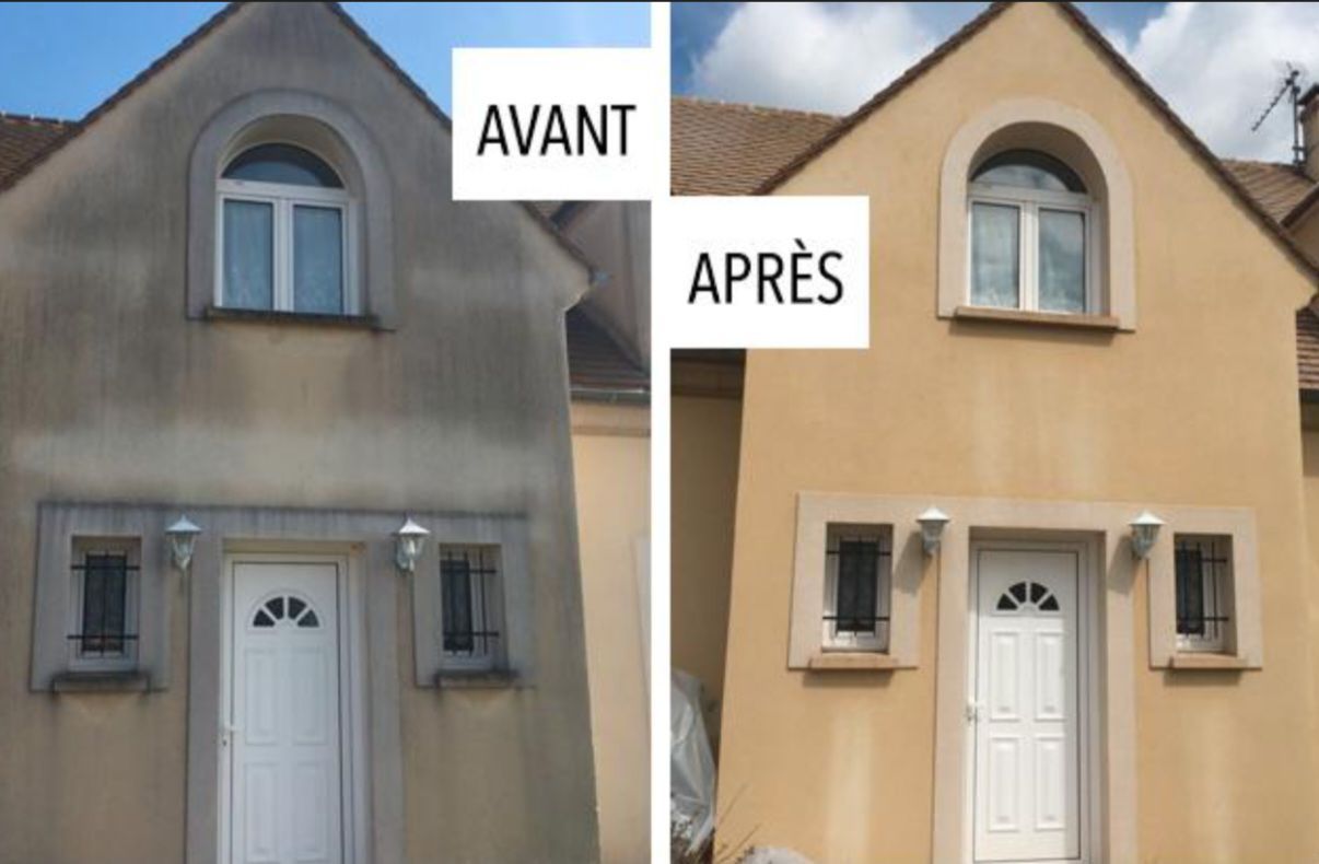 Rouleau de peinture sur un mur