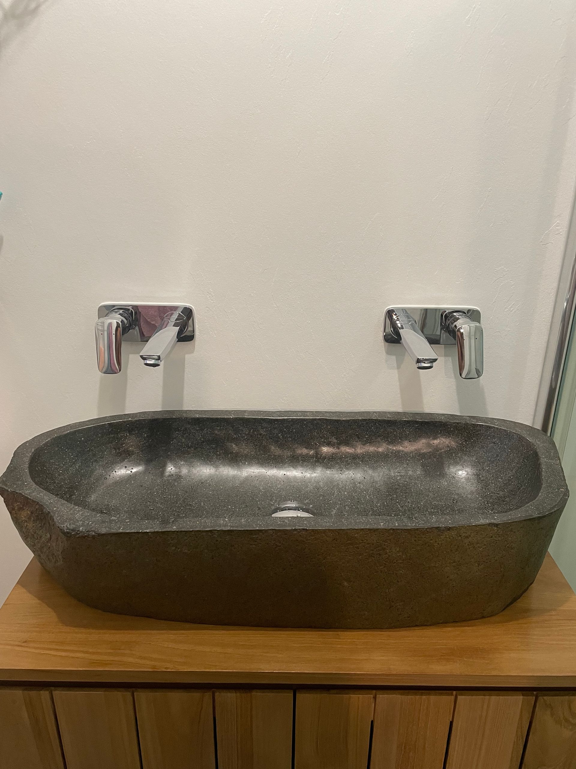 Meuble à double vasque en pierre