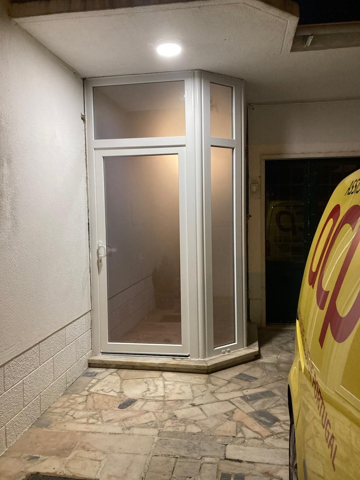 Alumínios M. Gonçalves - Caixilharia em PVC e Alumínio