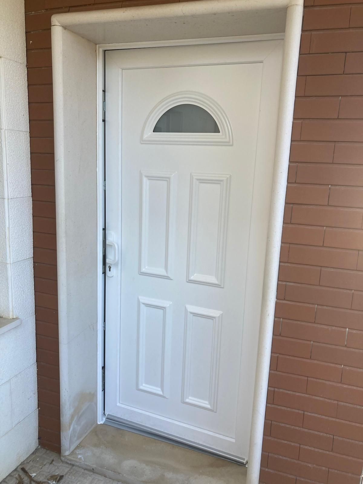 Alumínios M. Gonçalves - Caixilharia em PVC e Alumínio