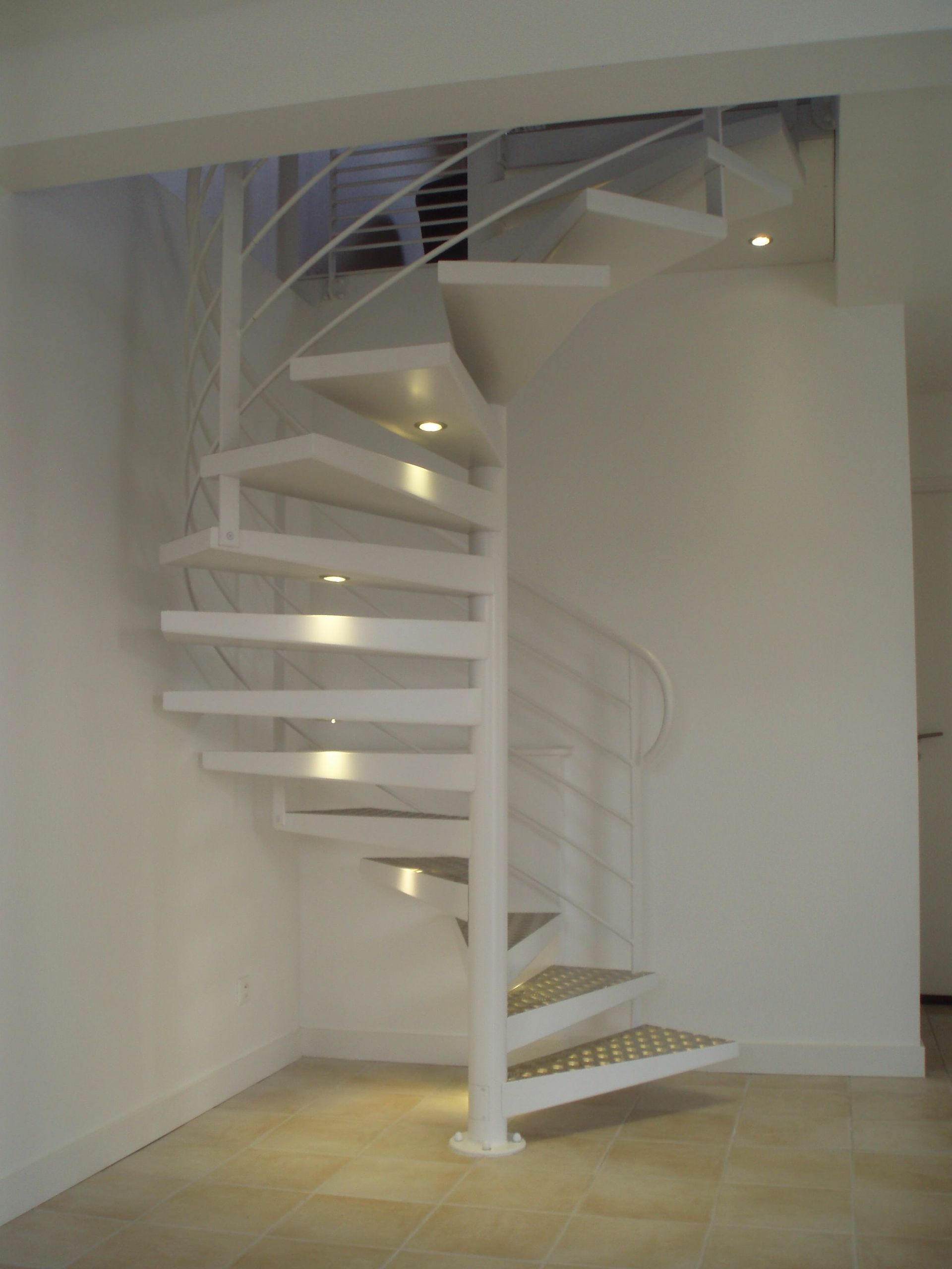 Escalier avec des lampes