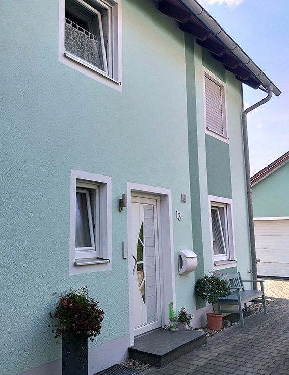 Eugen Falter ist Ihr zuverlässiger und qualifizierter Malermeister in Regensburg für Malerarbeiten aller Art, Tapezierarbeiten oder Fassadenanstriche. Rufen Sie uns jetzt an: 0941-900921