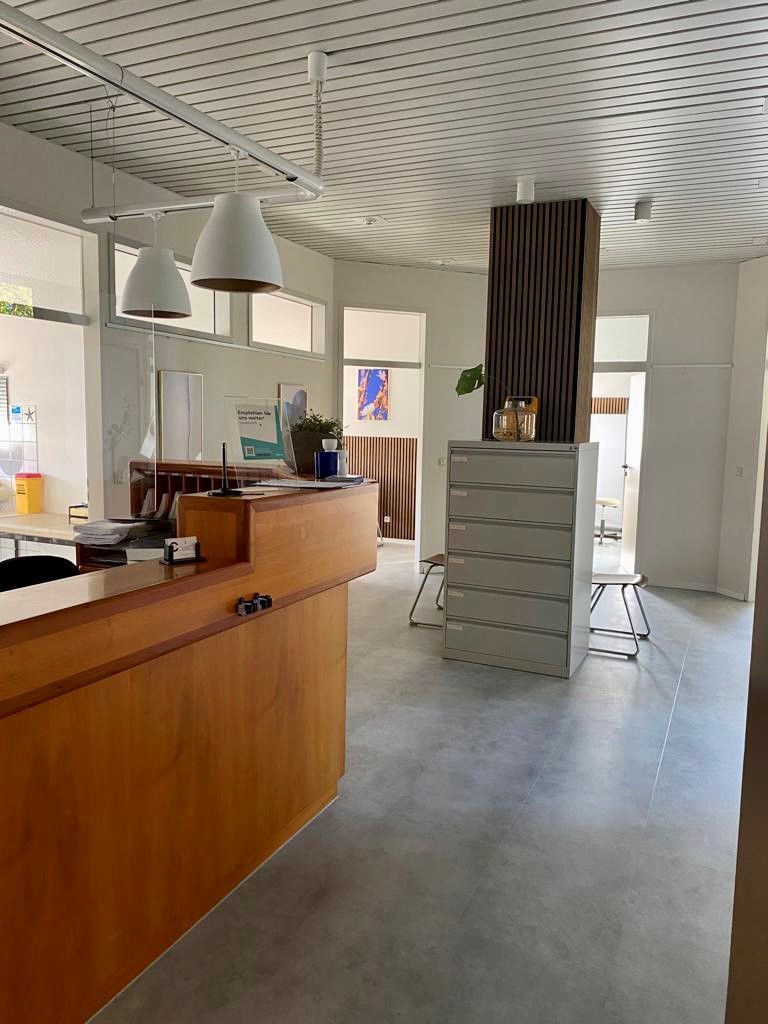 Eugen Falter ist Ihr zuverlässiger und qualifizierter Malermeister in Regensburg für Malerarbeiten aller Art, Tapezierarbeiten oder Fassadenanstriche. Rufen Sie uns jetzt an: 0941-900921