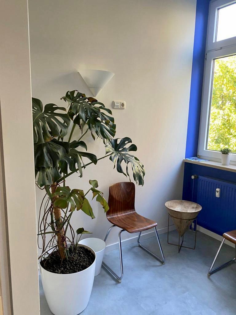 Eugen Falter ist Ihr zuverlässiger und qualifizierter Malermeister in Regensburg für Malerarbeiten aller Art, Tapezierarbeiten oder Fassadenanstriche. Rufen Sie uns jetzt an: 0941-900921