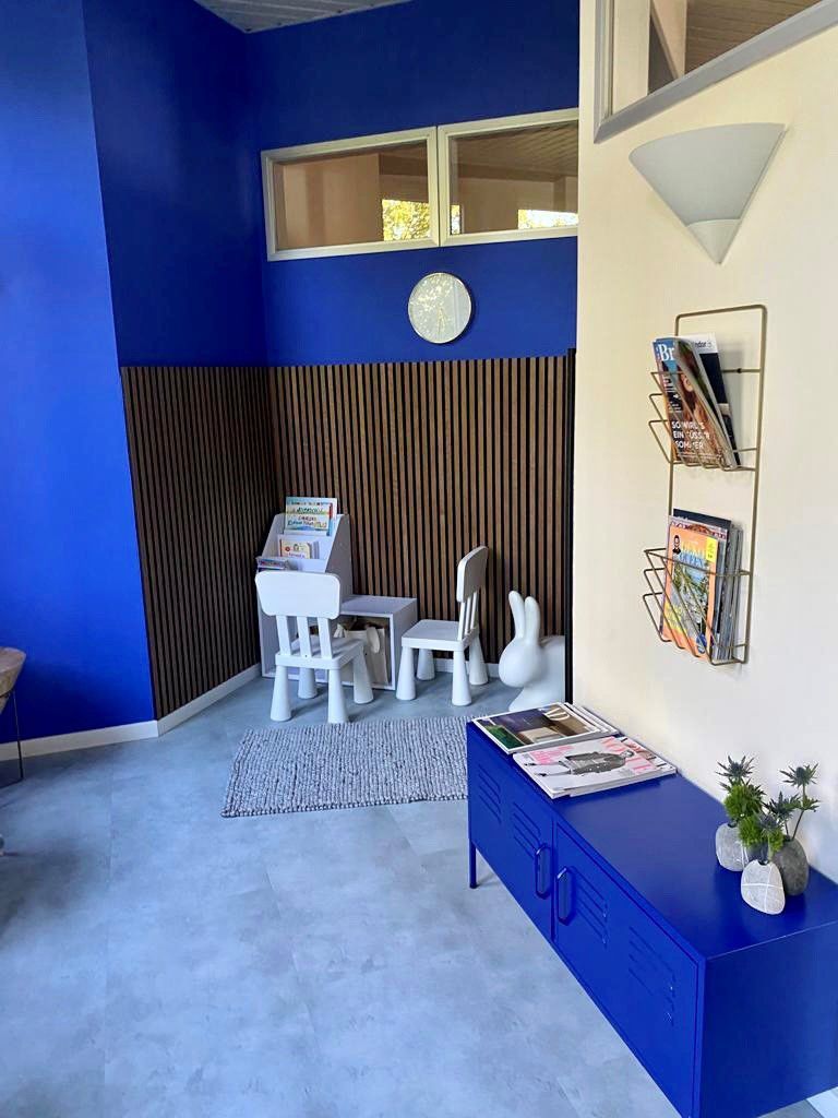 Eugen Falter ist Ihr zuverlässiger und qualifizierter Malermeister in Regensburg für Malerarbeiten aller Art, Tapezierarbeiten oder Fassadenanstriche. Rufen Sie uns jetzt an: 0941-900921