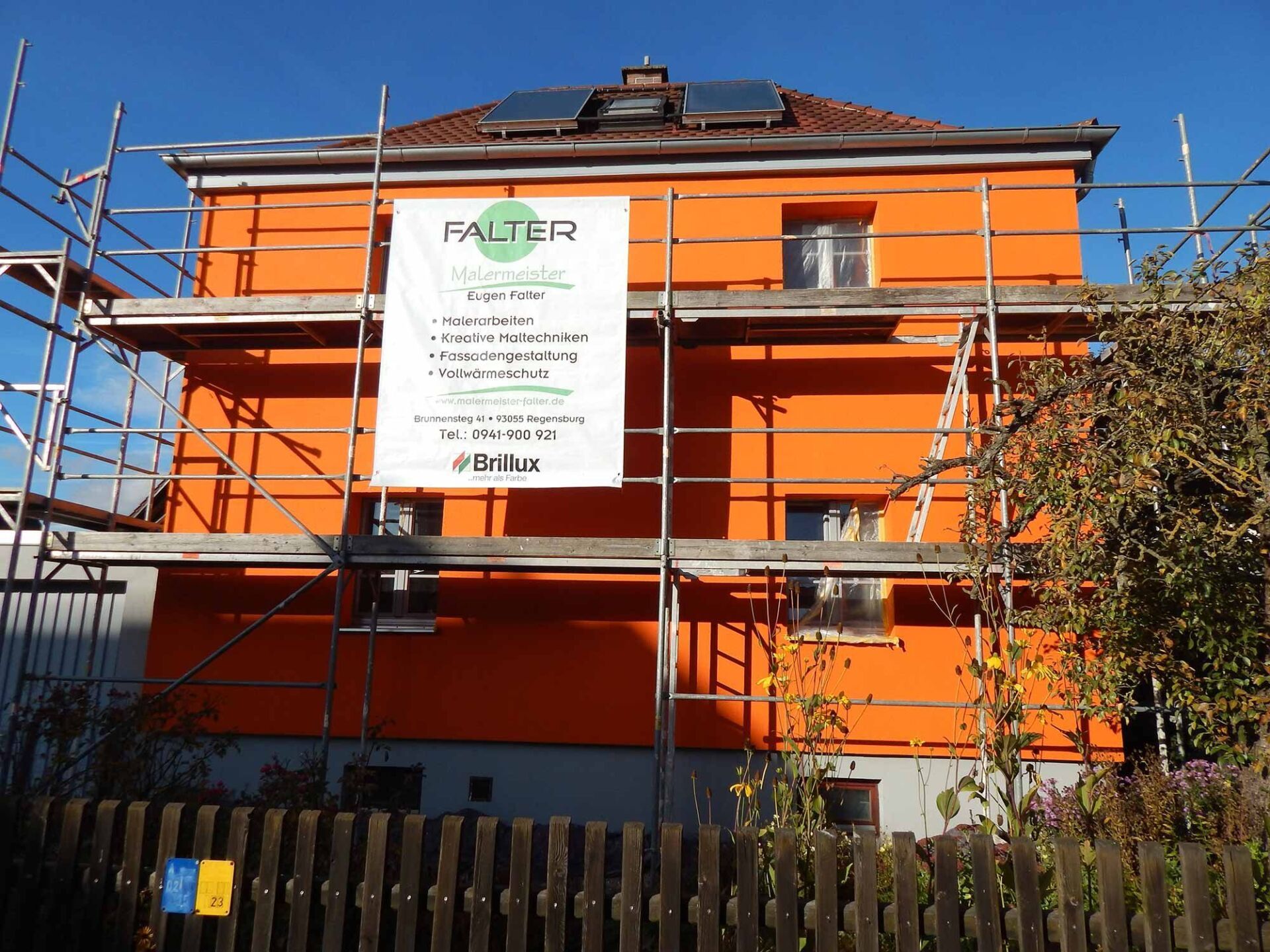 Eugen Falter ist Ihr zuverlässiger und qualifizierter Malermeister in Regensburg für Malerarbeiten aller Art, Tapezierarbeiten oder Fassadenanstriche. Rufen Sie uns jetzt an: 0941-900921