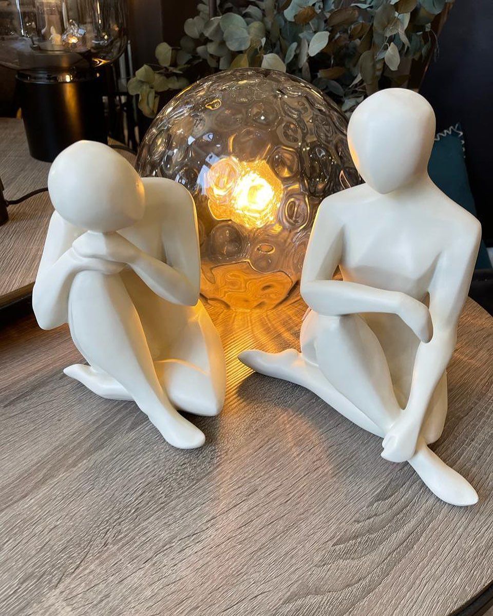 Deux statuettes blanches