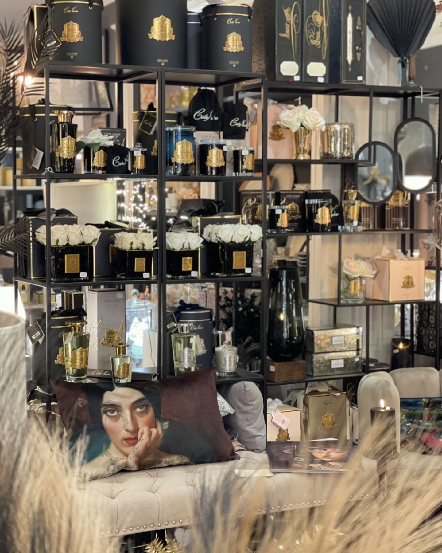 Étagère avec parfums d'intérieur