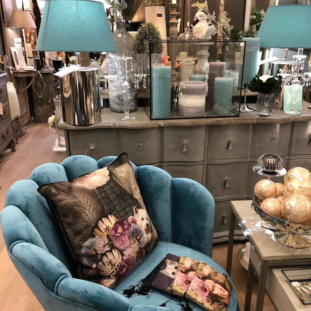 Fauteuil en velours bleu