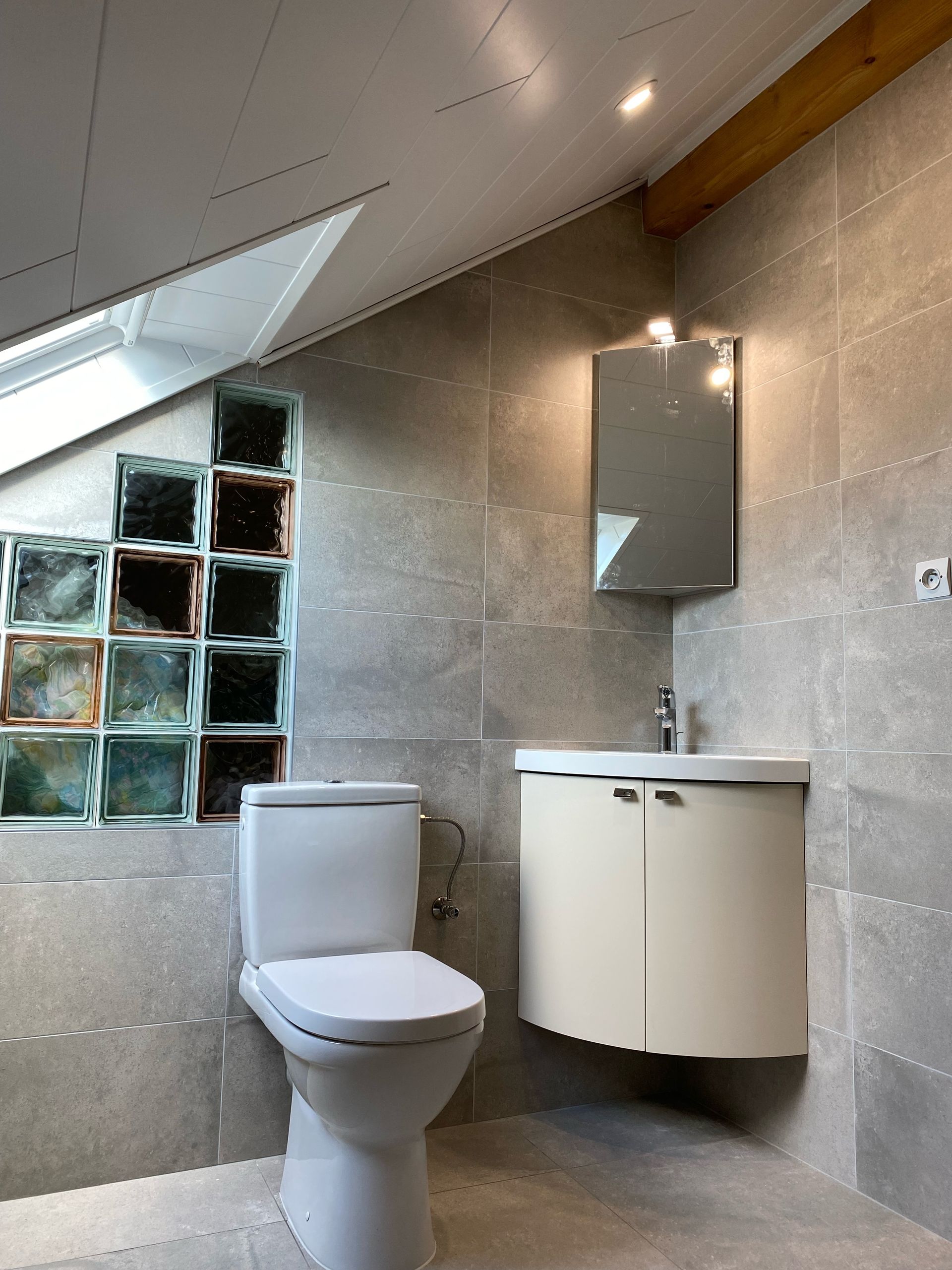 Mise en place de WC et lavabo