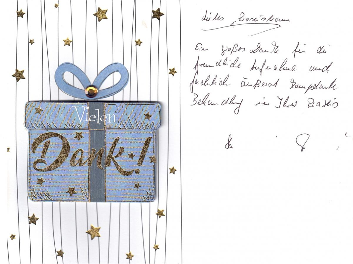 Dankeskarte, blaue Geschenkbox mit goldenem „Dank!“, Schleife und handschriftlicher Notiz.