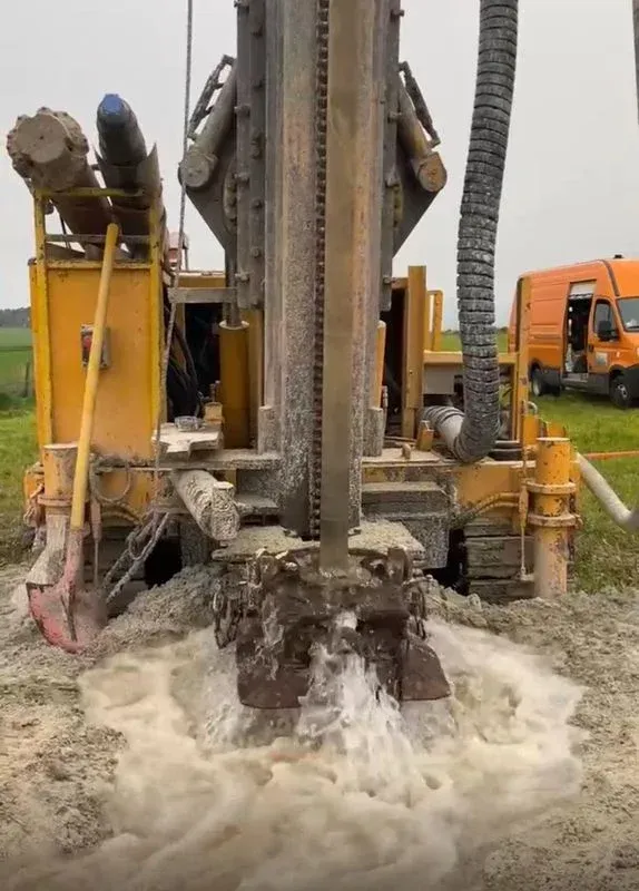 Captage de l'eau dans le sol par une machine