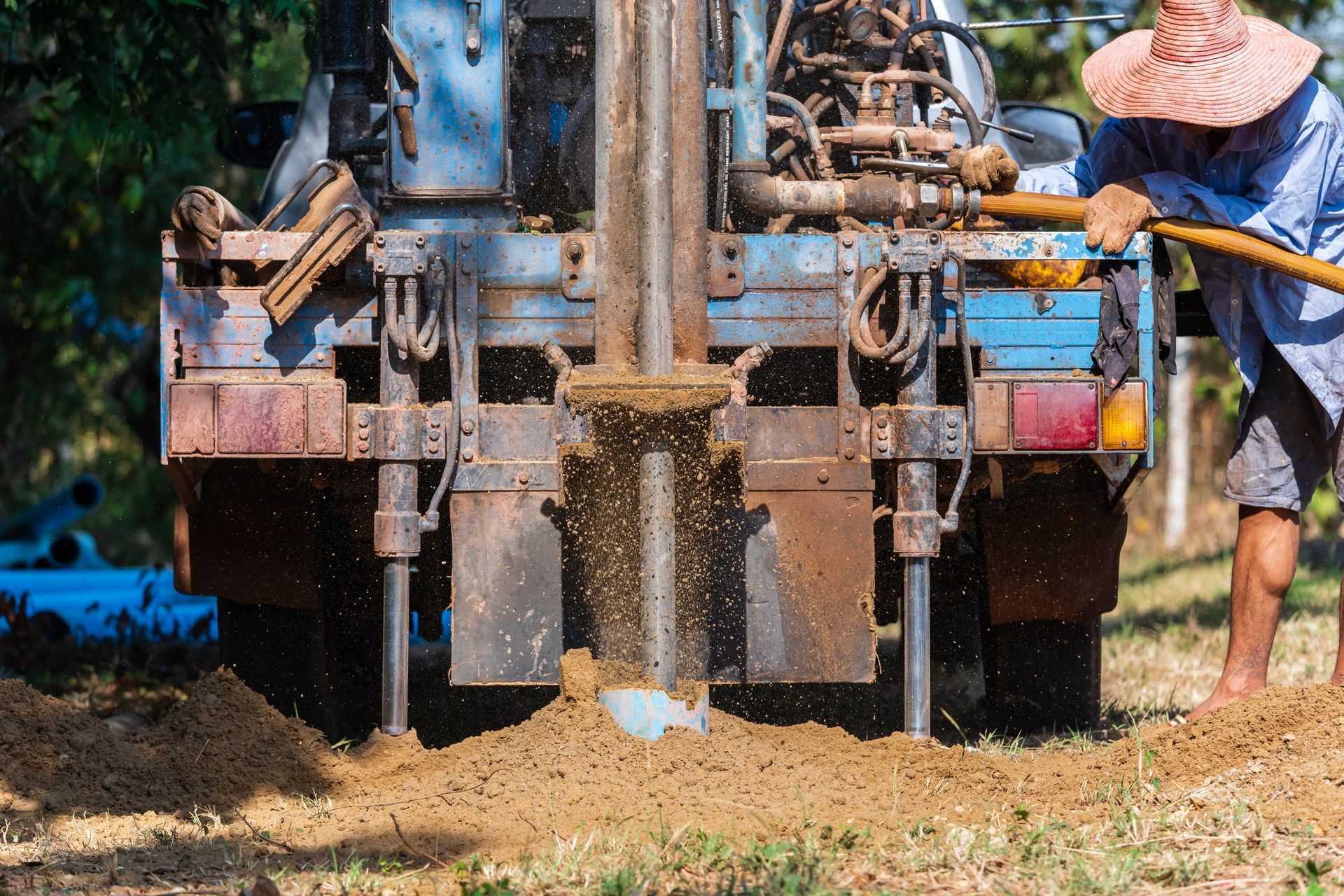 Foreuse qui creuse un sol