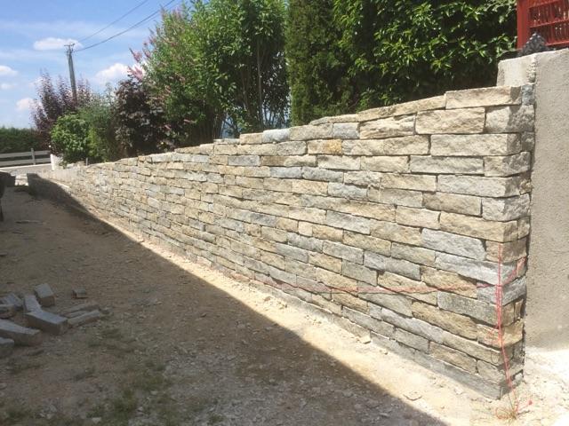 Bâtissage mur en pierres 