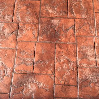 Un primer plano de un piso de ladrillo con un patrón de ladrillo.
