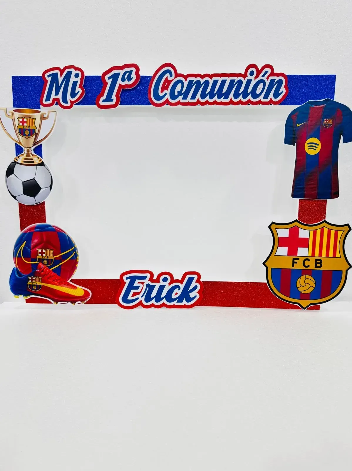 Marco “Mi 1ª Comunión” con los colores del FC Barcelona, ​​balón de fútbol, ​​camiseta y escudo en rojo y azul.