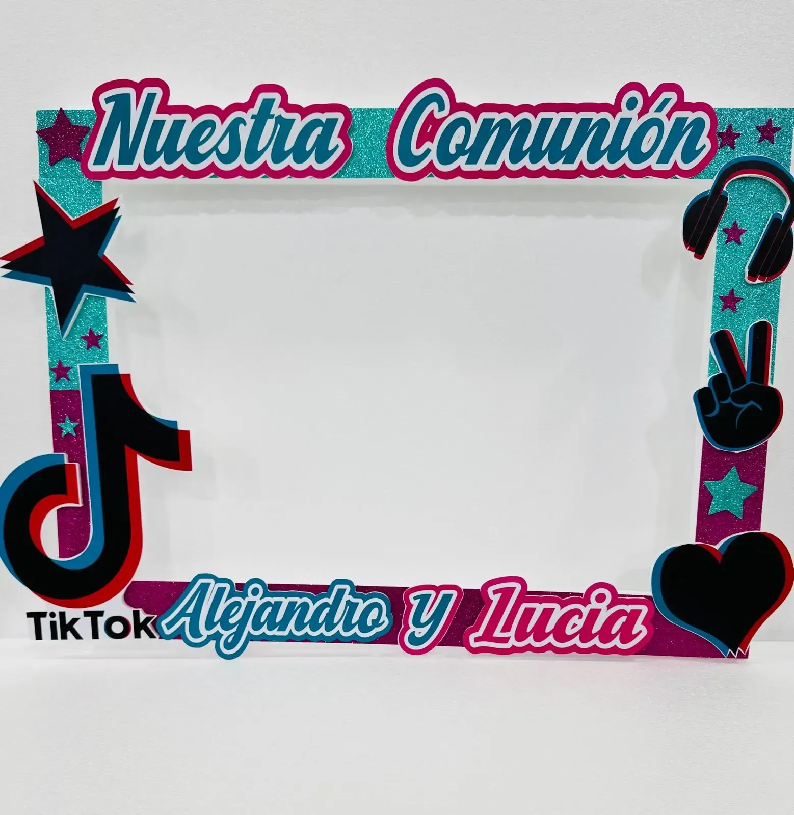 Marco de comunión con temática de TikTok con 