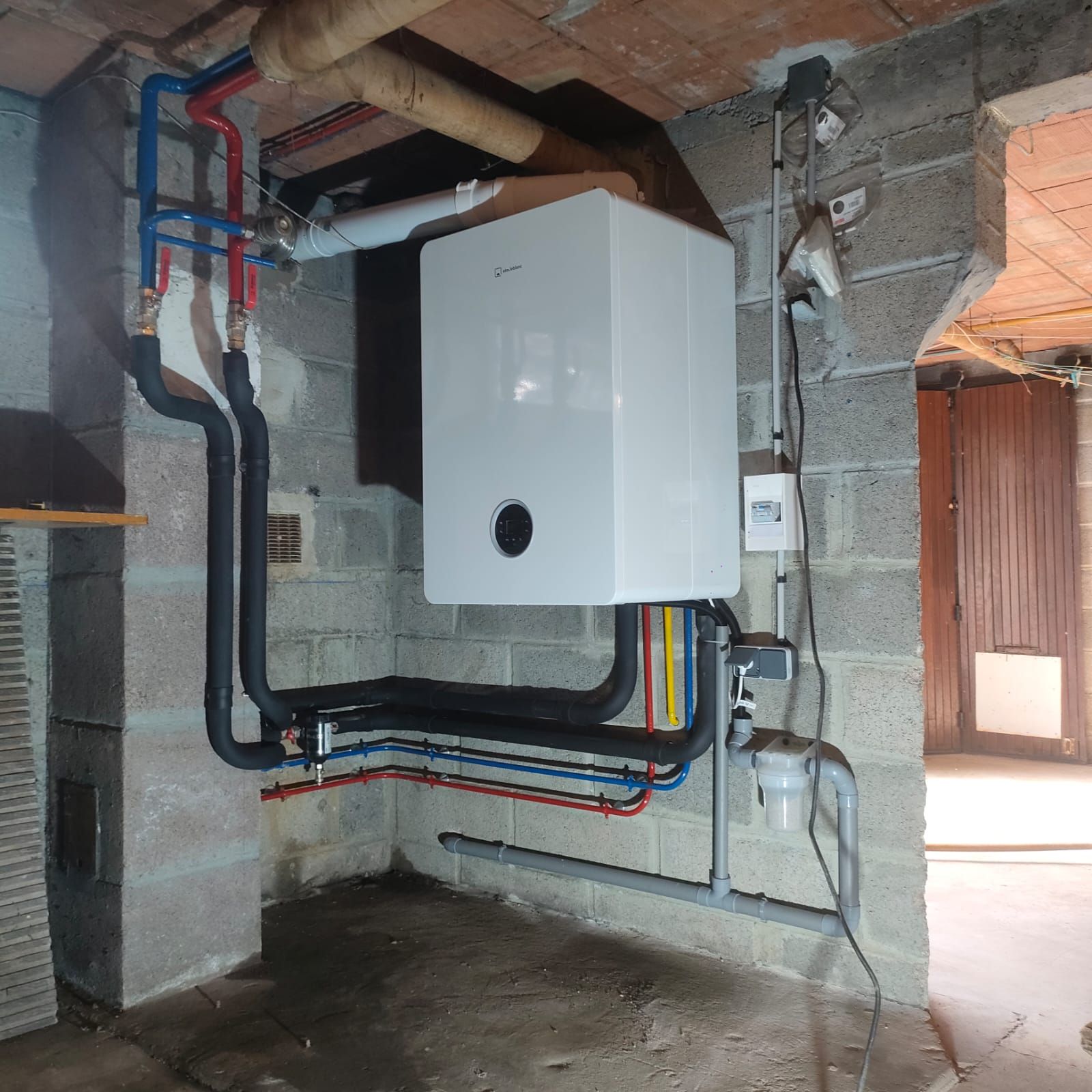 Chaudière accrochée au mur