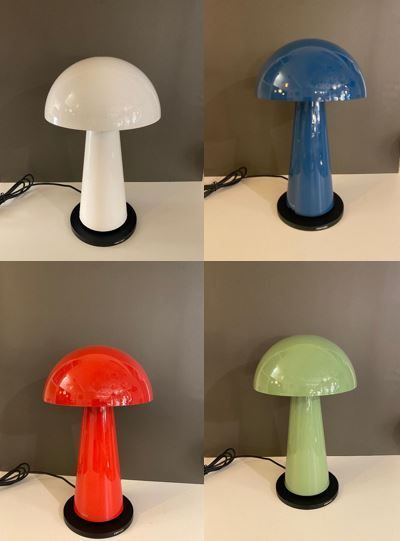Lampe en forme de champignon décliné en blanc, bleu, rouge et vert