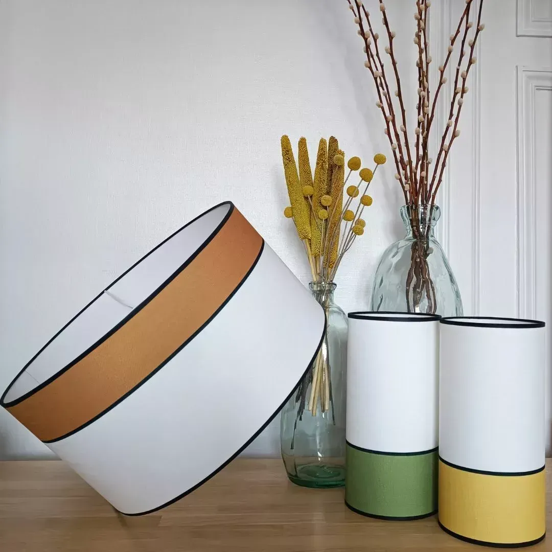 Abat-jour marron et blanc