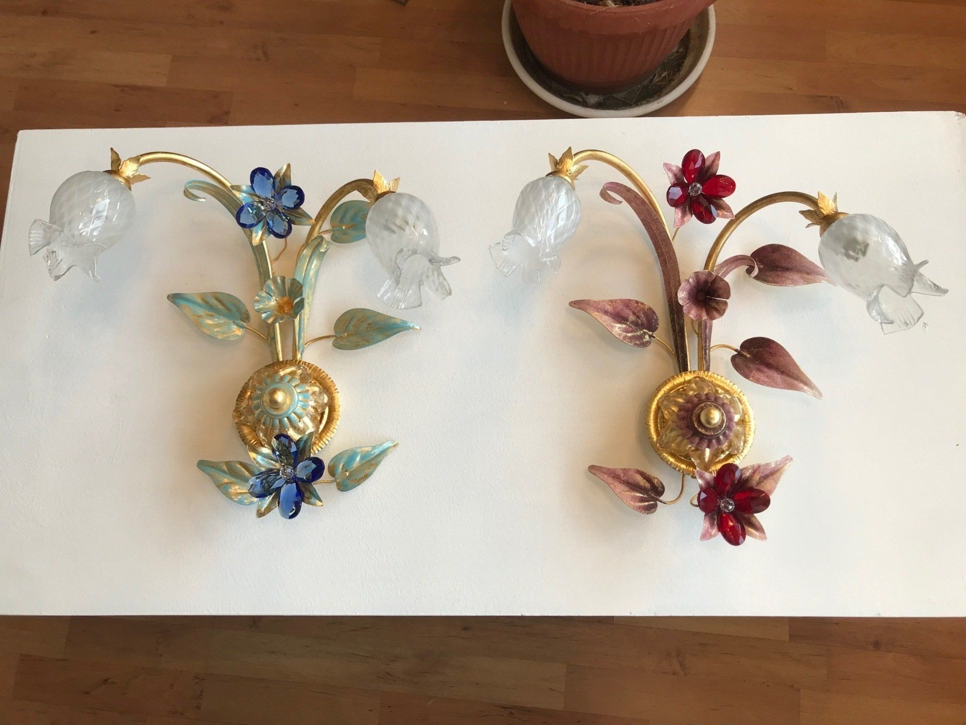 Deux appliques murales