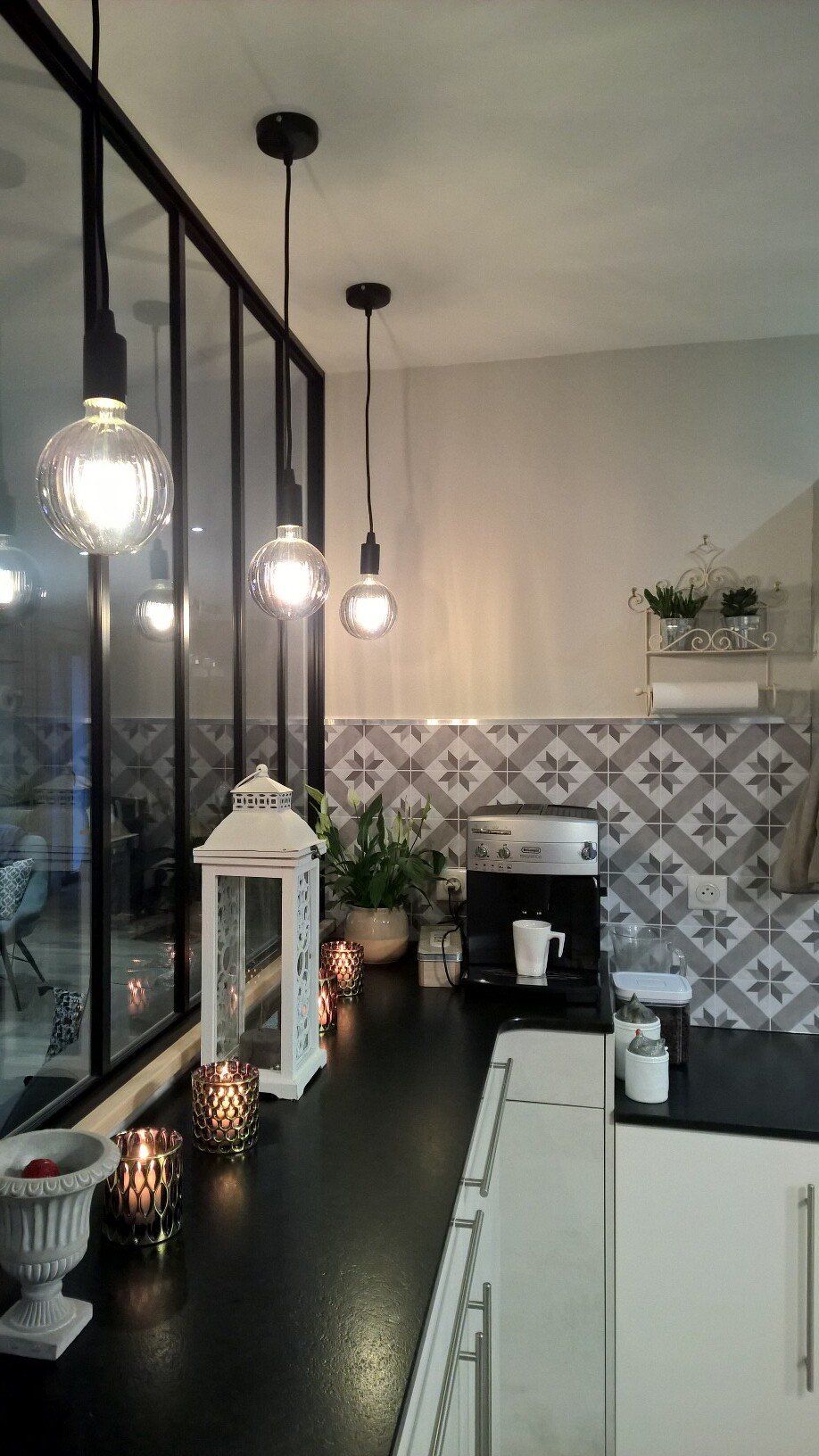 Plafonniers éclairant une verrière