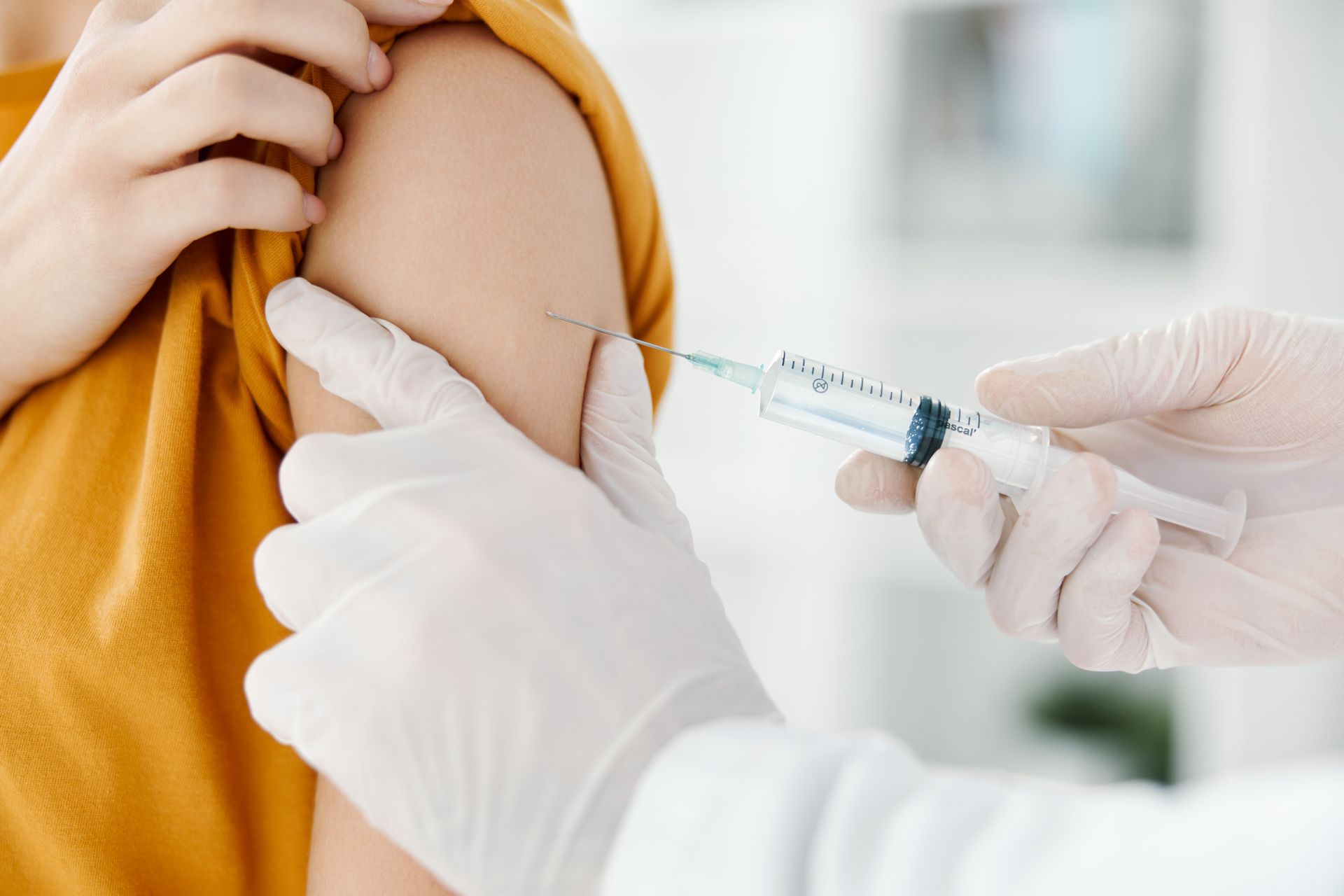 Vaccination dans le bras