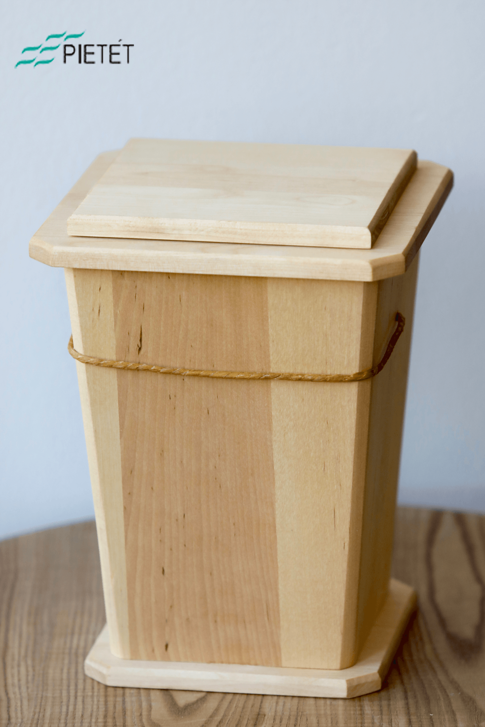 Suomalainen koivu uurna Jiipuu