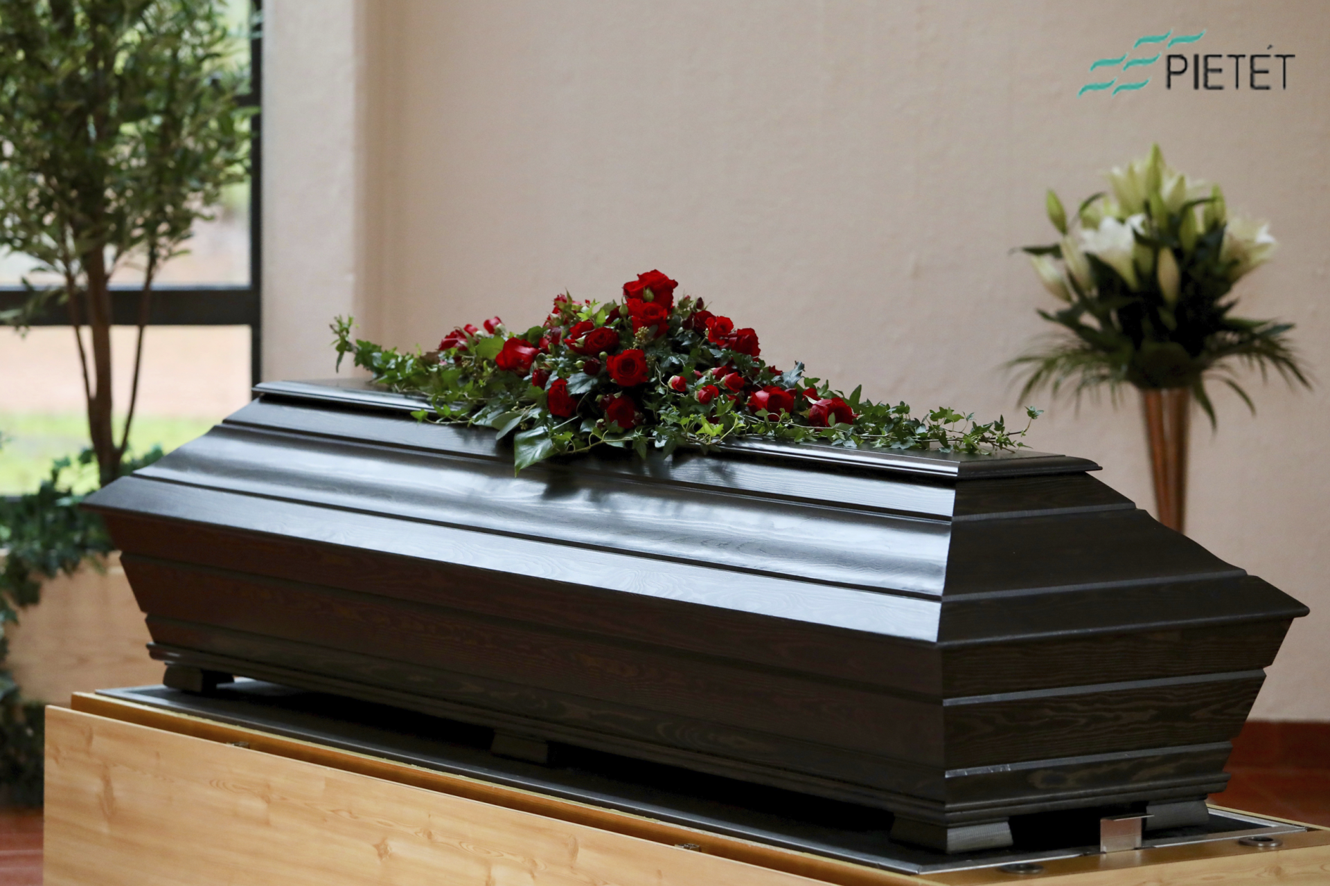 Kotimainen tumma honka-arkku