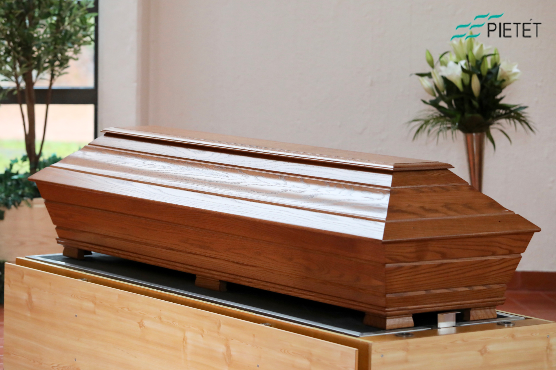 Kotimainen keskiruskea tammiarkku