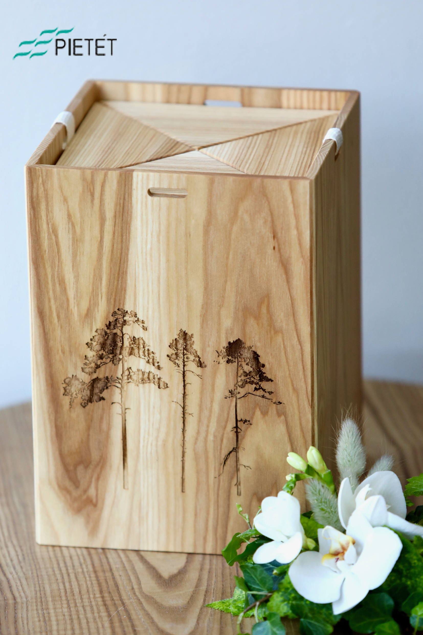 Teuho poltettu  mäntykuvio, puu-uurna