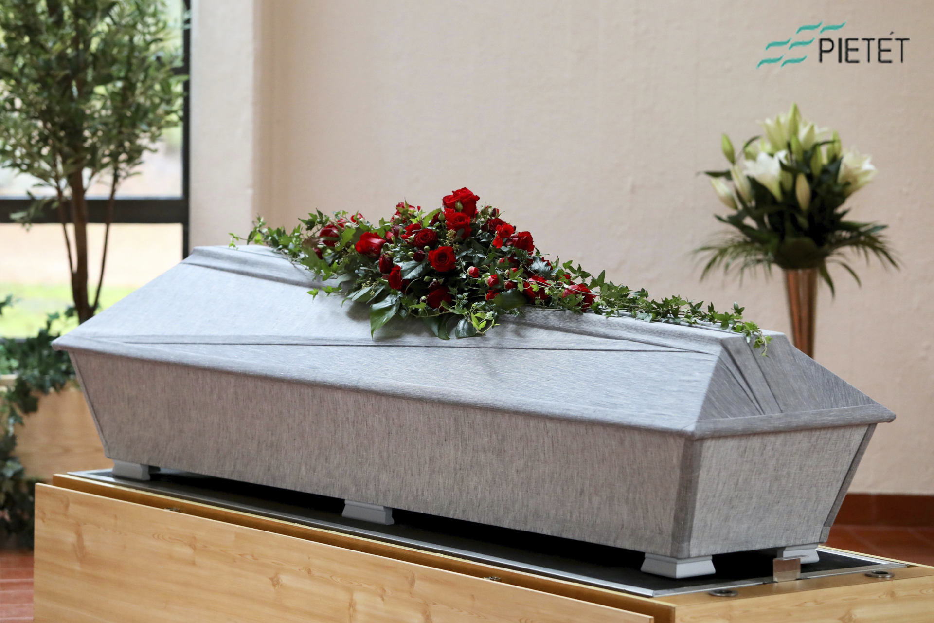 Harmaa pellava-arkku, Kiila