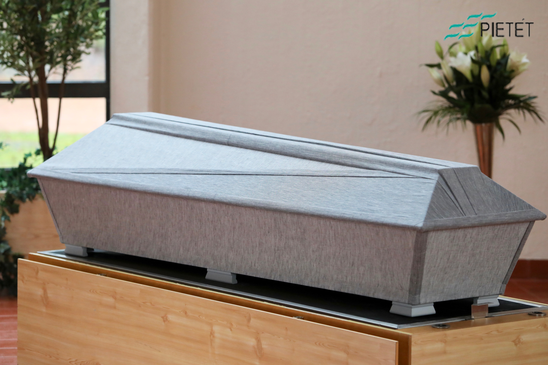 Harmaa pellava-arkku, Kiila