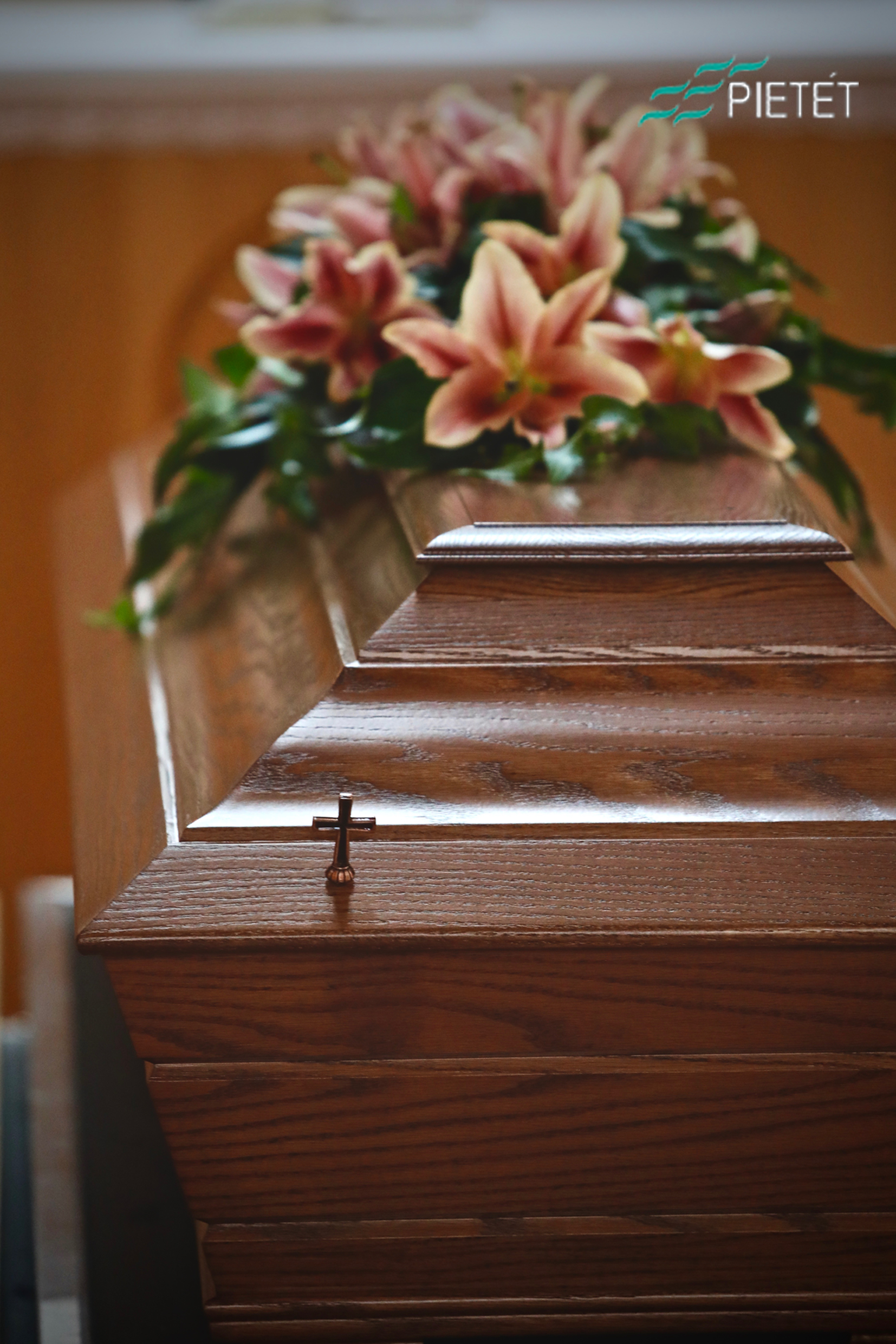 Kotimainen keskiruskea tammiarkku