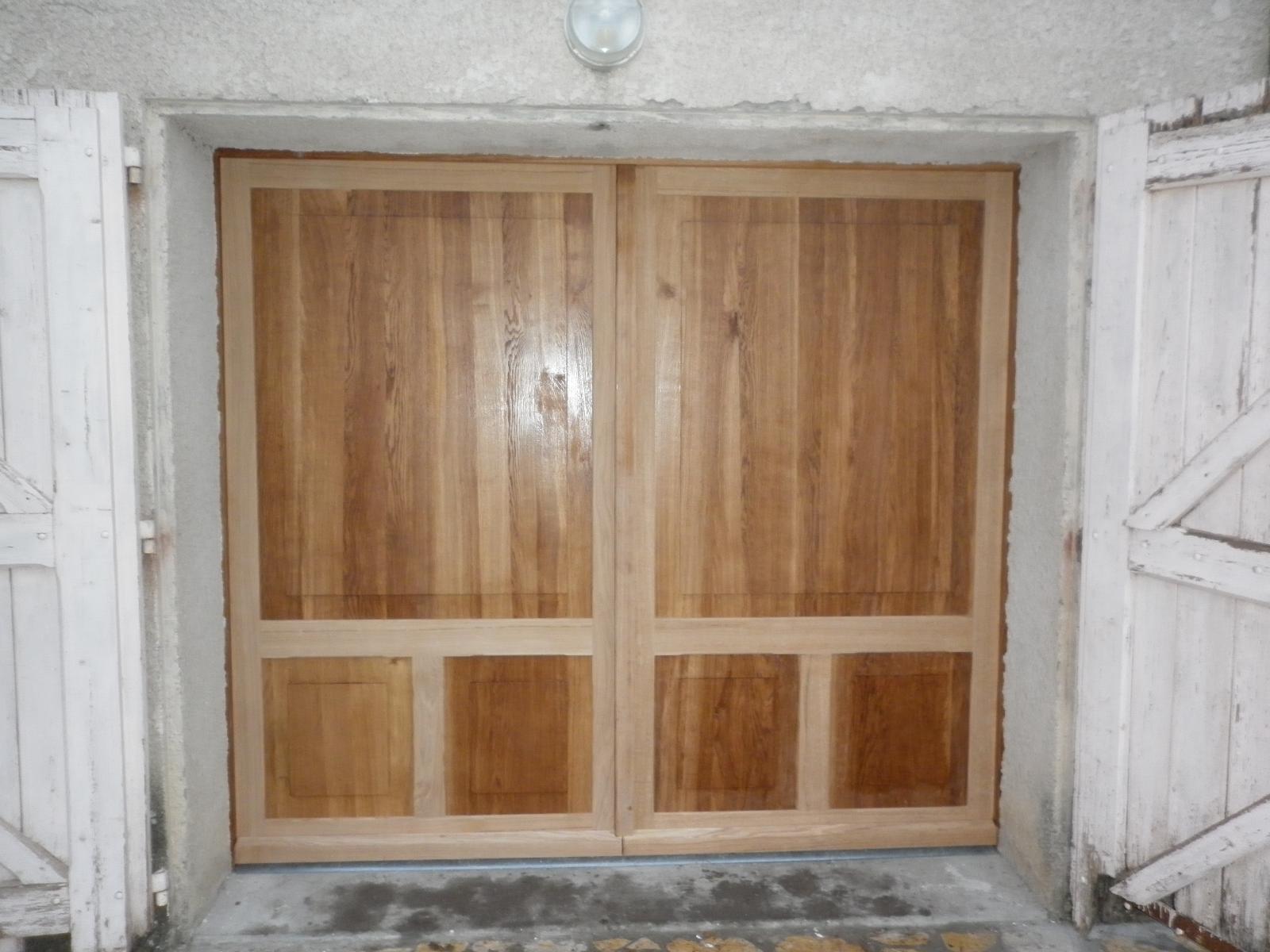 Restauration d'une porte de garage en bois - Après
