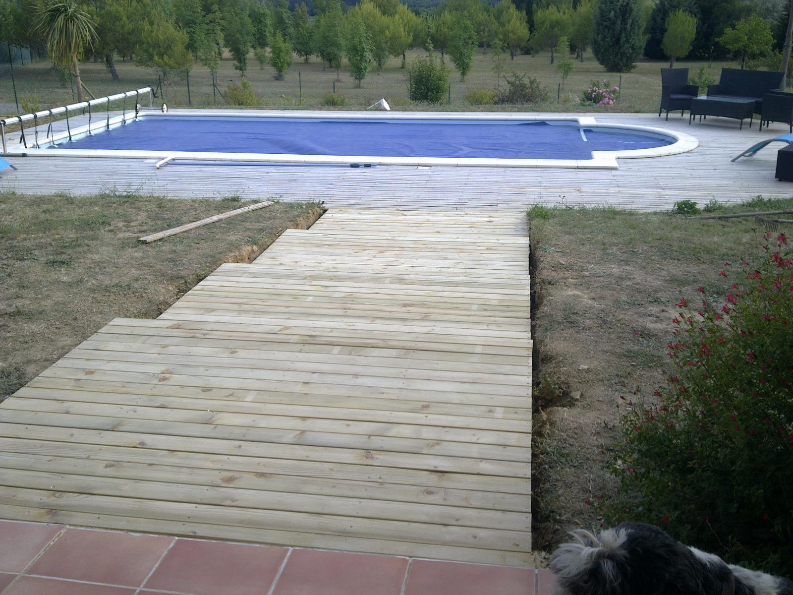 terrasse de piscine et acces