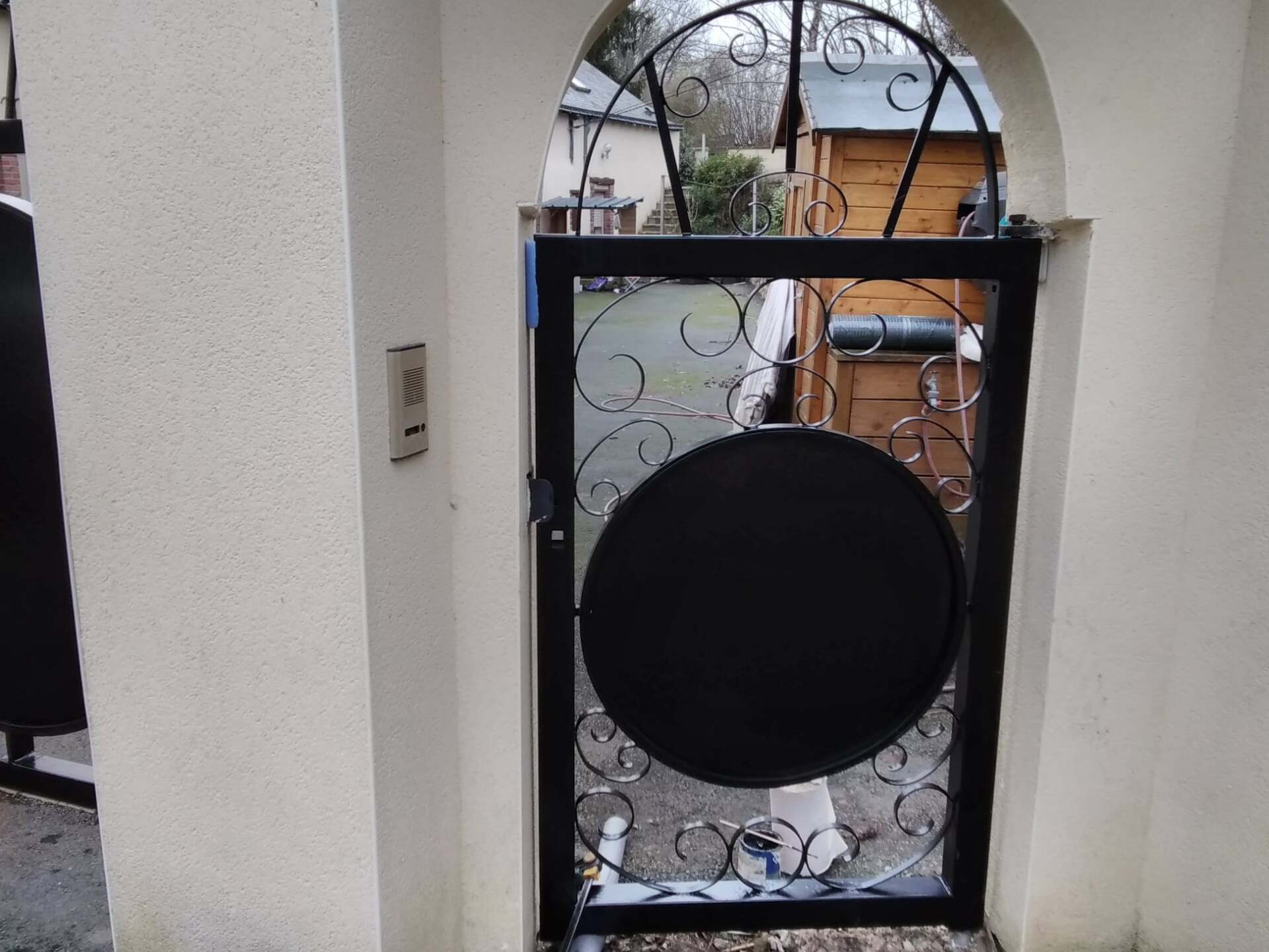 Fabrication de portillon accordé au portail