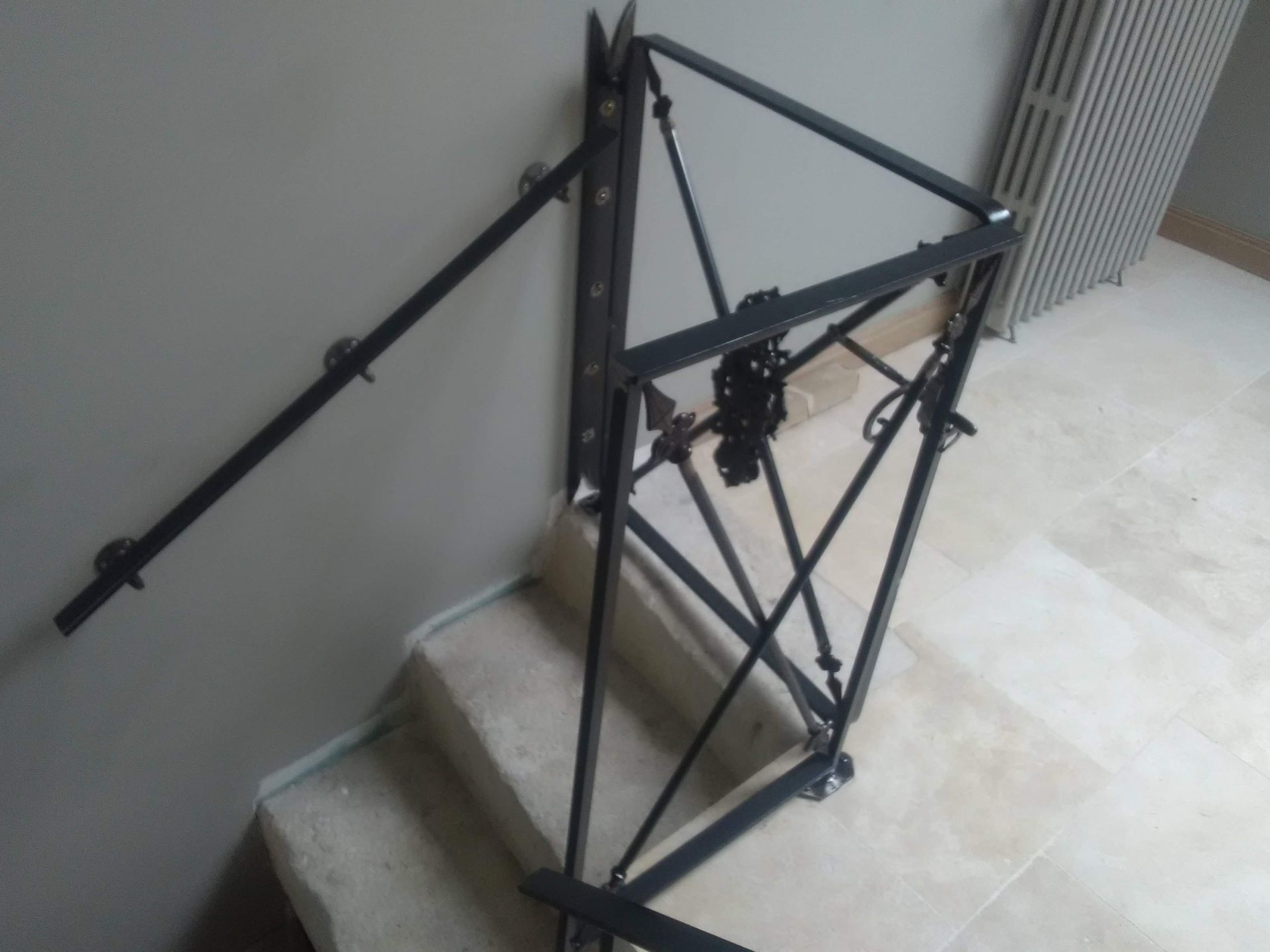 Portillon et rampe en fer forgé - fabrication sur mesure