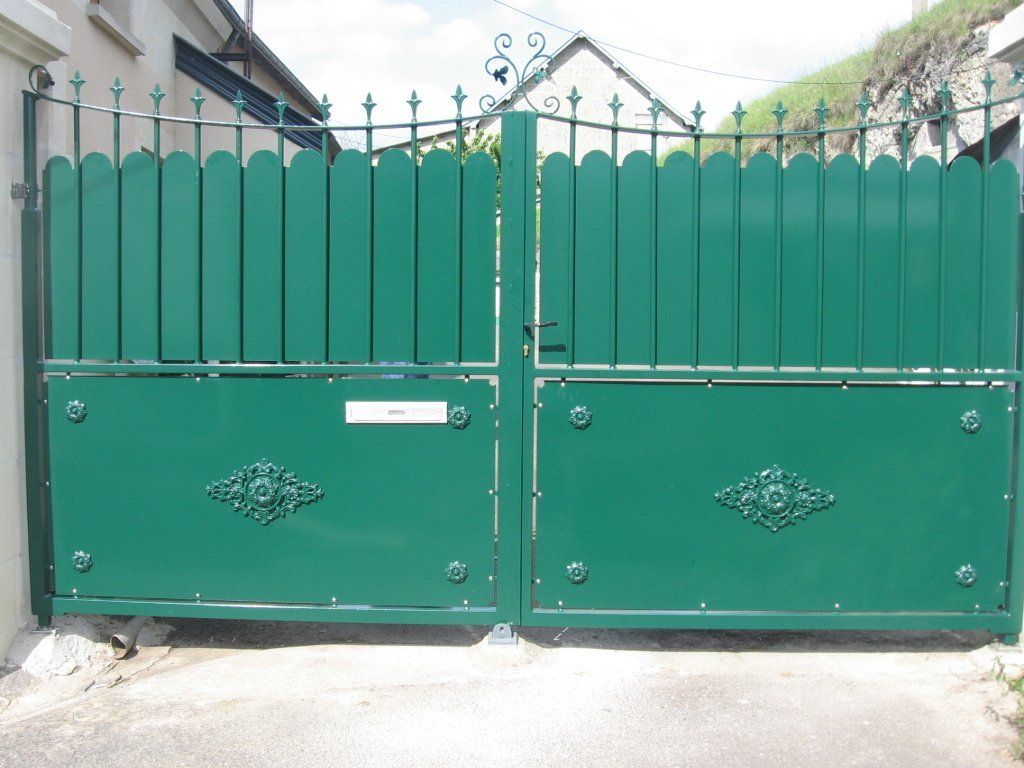 Portail en acier plein