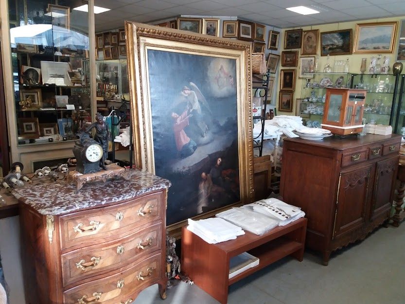 Meubles et tableaux anciens